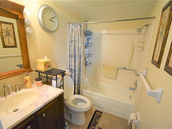 4th image of 3415 Tricon Ln APT 14