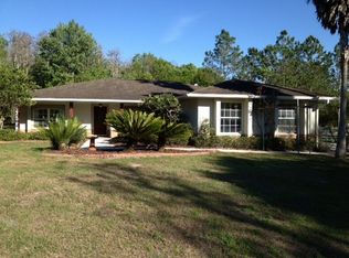 17293 Raintree Rd, Lutz, FL 33558