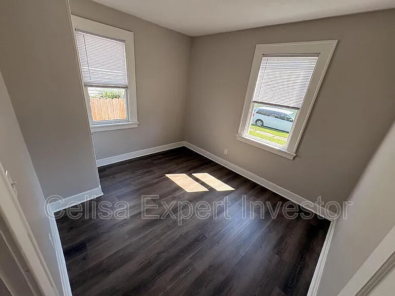 3926 Avondale Dr — Photo 6