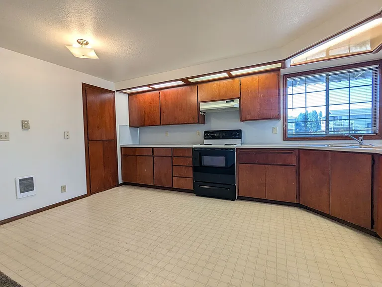 1217 R St #5 — Photo 5