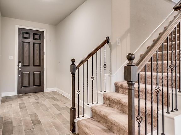 4th image of 568 La Grange Dr
