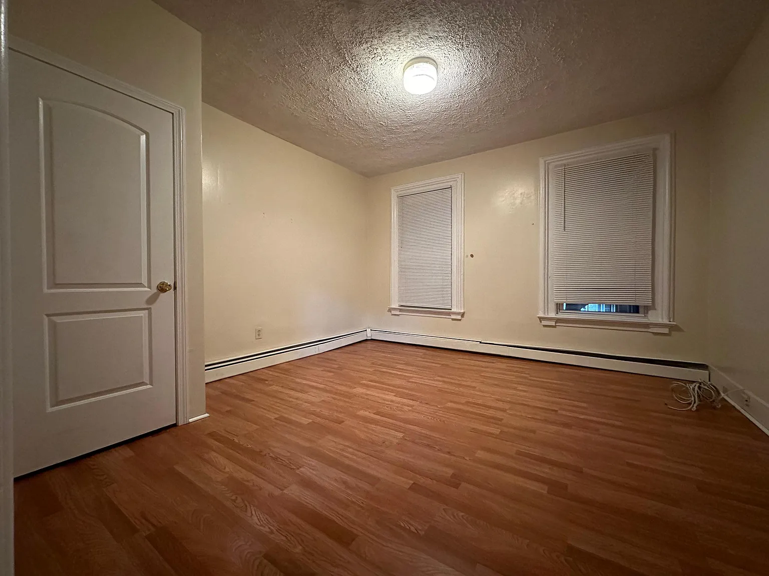 3 bed, 1030 sqft, $1,600 — Photo 2
