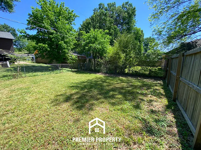 2584 Parkview Dr — Photo 18