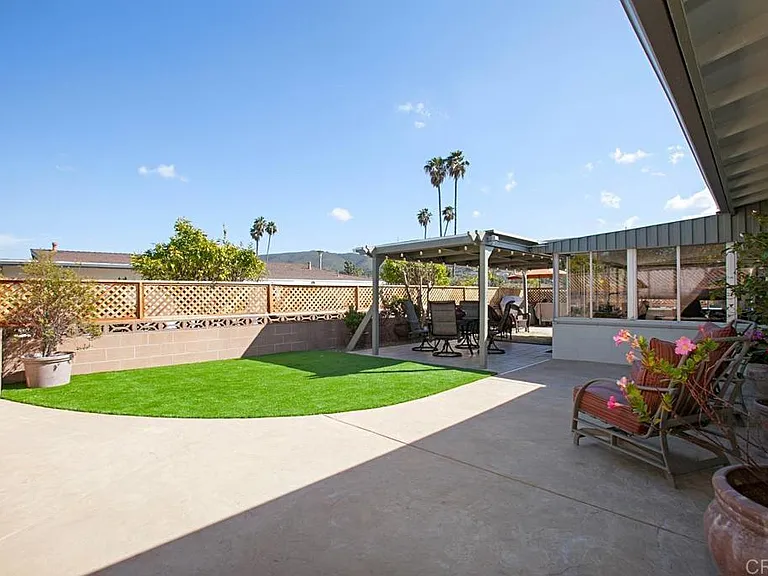 925 La Fiesta Way — Photo 20