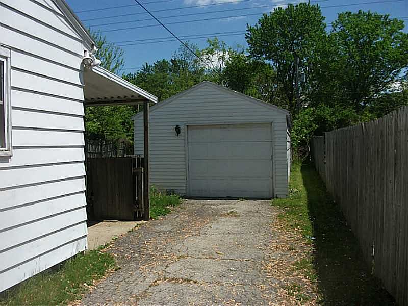 2nd image of 1002 Mavor St