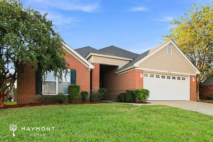4 bed, 2.0 bath, 2221 sqft, $2,295 — Photo 3