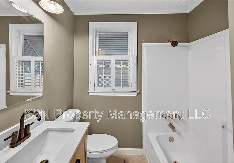 1919 Greenwood St — Photo 24