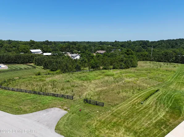7001 Highgrove Ln, Crestwood, KY 40014