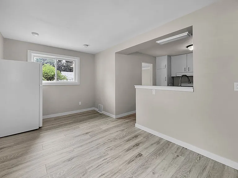 2100 Dawson Ave NE — Photo 4