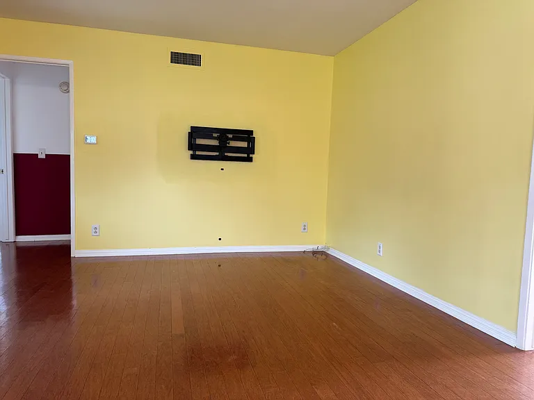 22936 Gault St — Photo 13