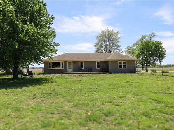 7166 State Route T Hwy, Amazonia, MO 64421
