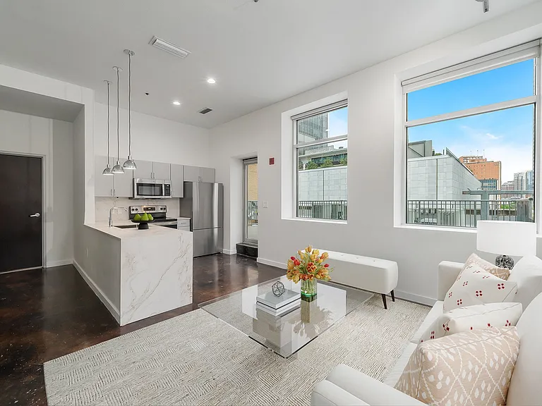 Main 3 Downtown — Photo 39