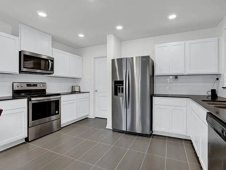 667 Anthem Ln — Photo 10
