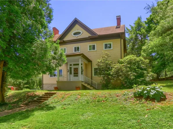 201 Center Ave, Oakdale, PA 15071