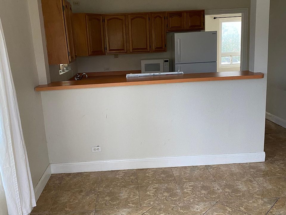 1st image of 402 W Gramercy Pl