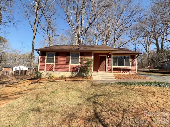 8524 Clear Meadow Ln, Charlotte, NC 28227