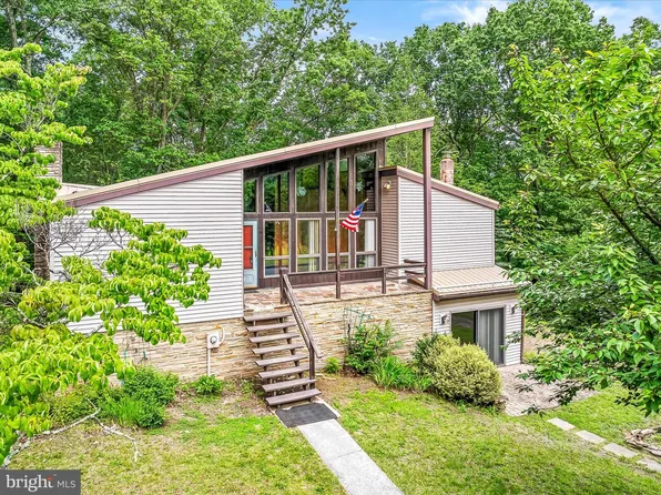 97 Murphy Ct, Berkeley Springs, WV 25411