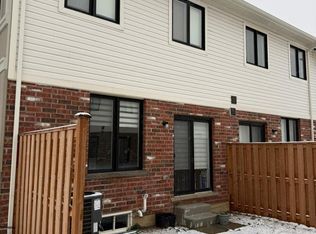 30 Mia Dr #18, Hamilton, ON L9B 0K1
