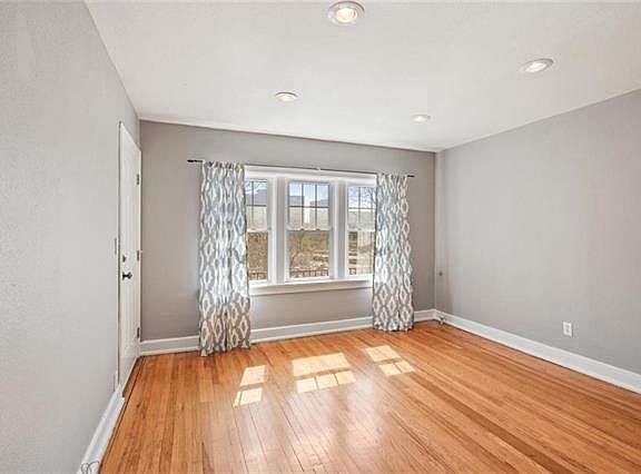 3rd image of 212 Emanuel Cleaver Ii Blvd APT 4W