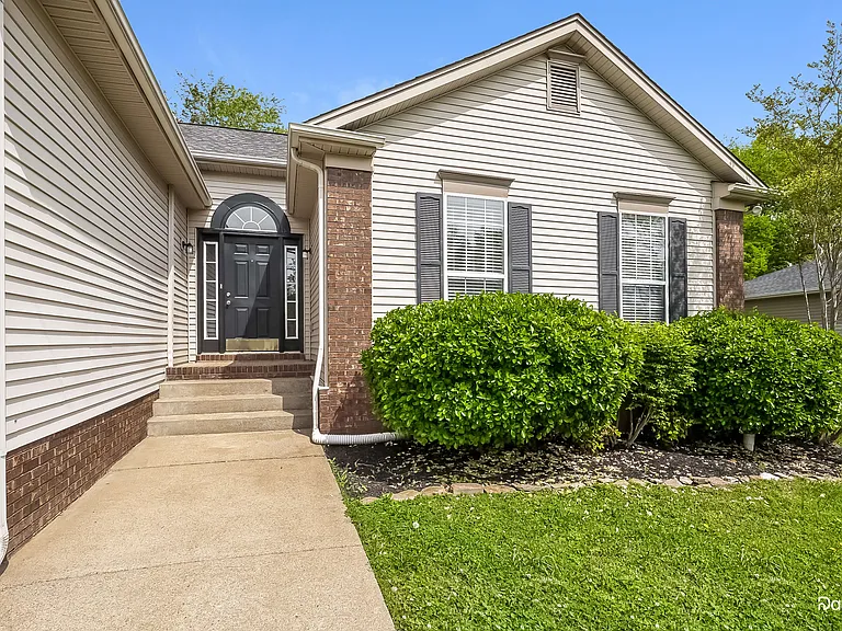806 Allison Ct — Photo 3