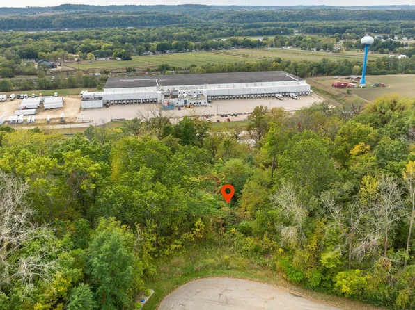 66 Presidential Mnr, East Dubuque, IL 61025