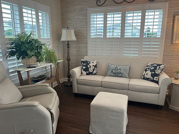 Plantation shutters 