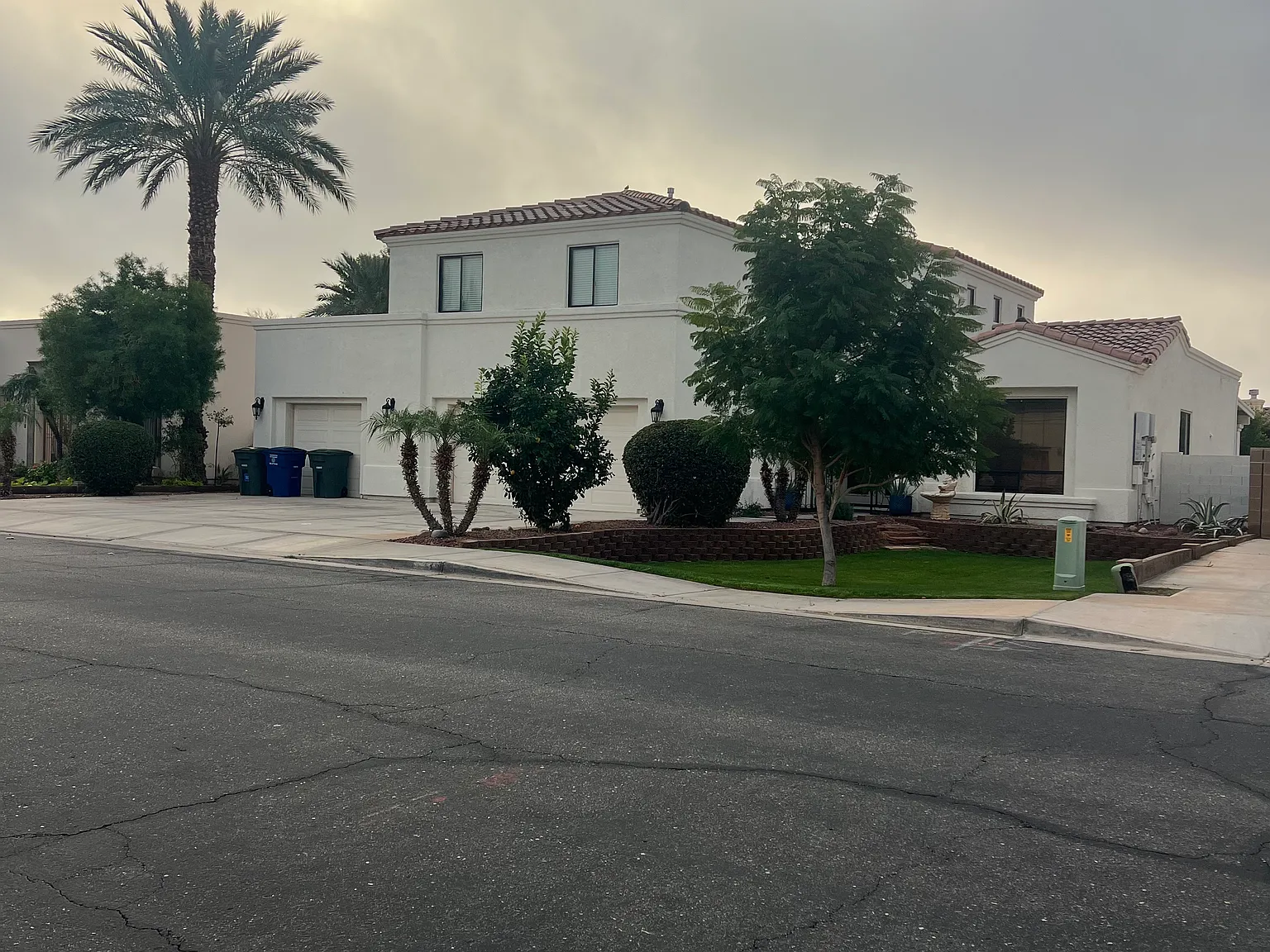 4 bed, 2700 sqft, $4,300 — Photo 1