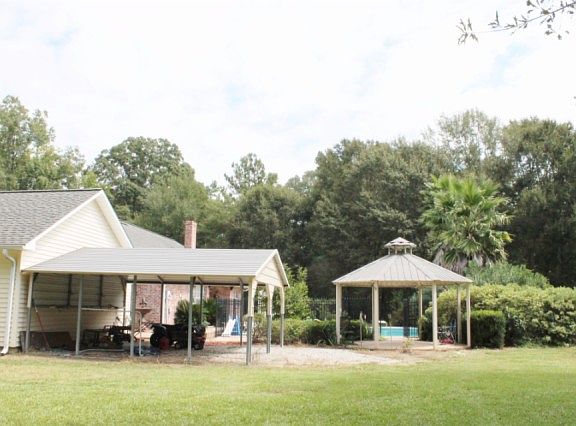 2nd image of 163 Woodduck Ln