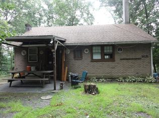 16 Bass Ln, Pine Grove, PA 17963