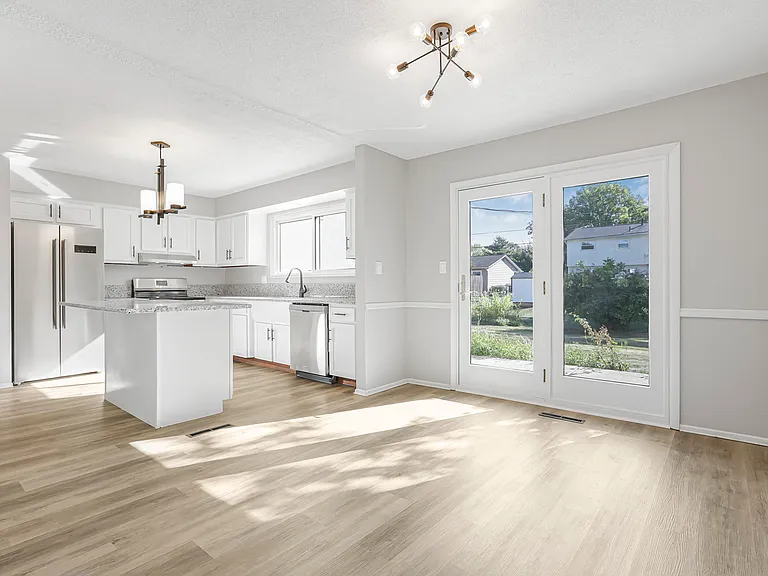 552 Allview Ct — Photo 12