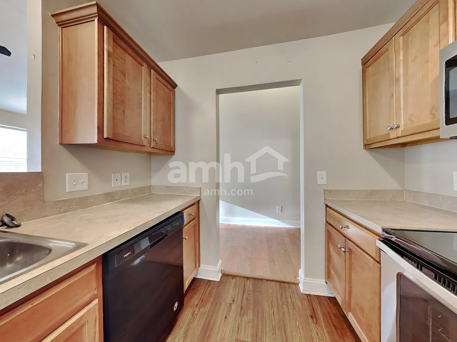 4 bed, 2.0 bath, 1600 sqft, $2,305 — Photo 3