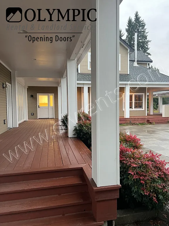 One of a Kind Find in SE Olympia! Garages Galore! 4 bed/3.5 bath w/ AC — Photo 1