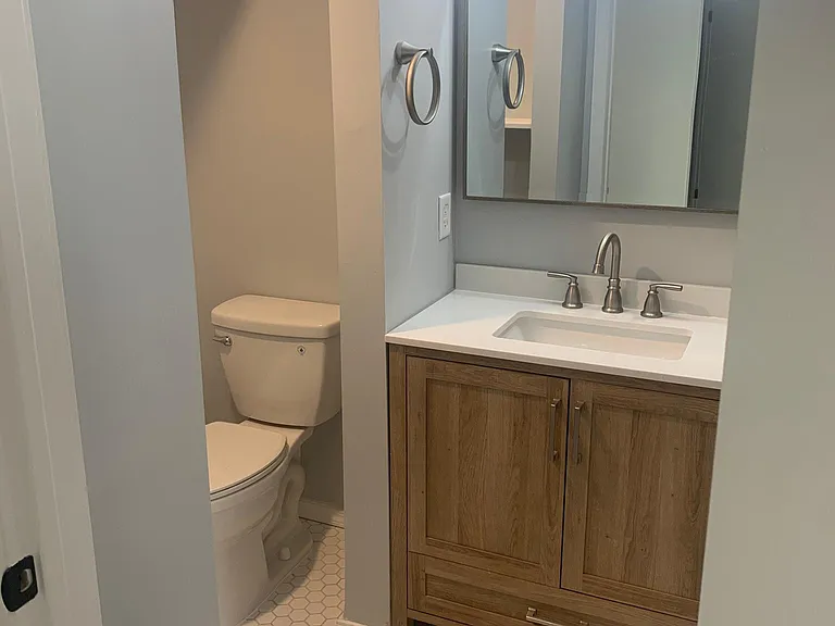 Basement en-suite bath