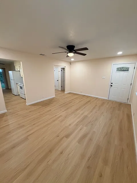 2 bed, 950 sqft, $2,100 — Photo 3