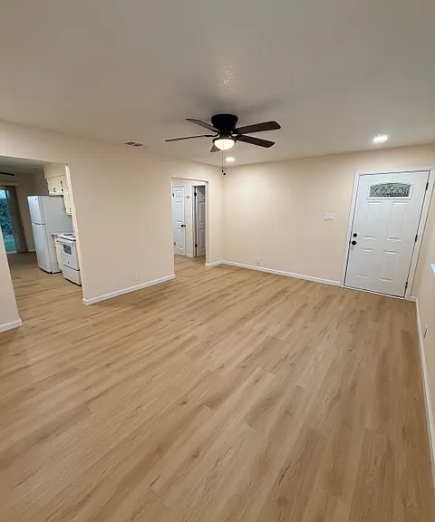 LARGE LIVING ROOM