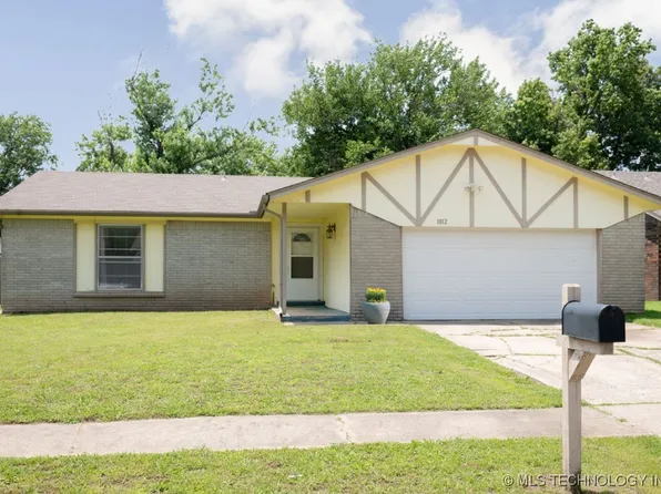 1112 N Hickory Ct, Broken Arrow, OK 74012