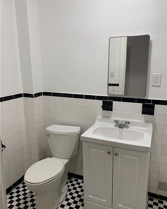 1st image of 18 Palmer Ave APT 2