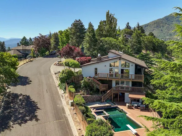 585 Thornton Way, Ashland, OR 97520