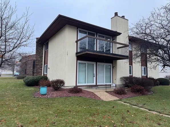 1809 S Yellow Creek Ct, Freeport, IL 61032