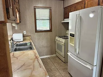 1213 Florence St — Photo 7