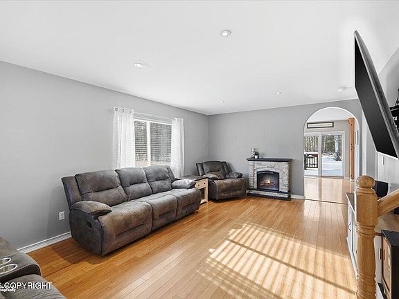 5th image of 2918 N Woodfield Dr