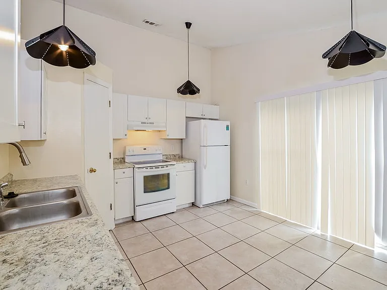 12641 Parkbury Dr — Photo 6