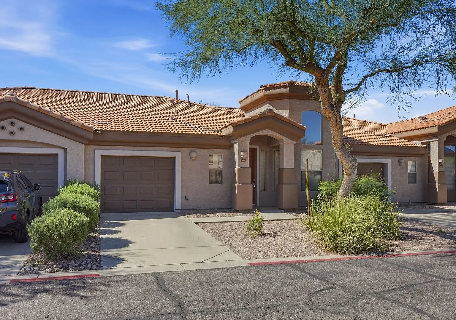 Upgraded 2 Bed, 2 Bath Condo - Available NOW! — Photo 1