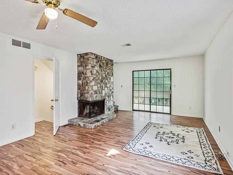 1281 Creekside Ct SE — Photo 8