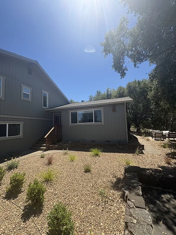 3 bed, 2.0 bath, 1800 sqft, $4,100 — Photo 1