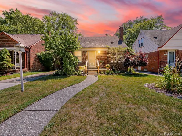 19226 Eastborne St, Harper Woods, MI 48225