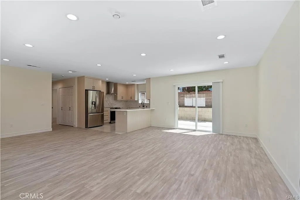 2 bed, 1100 sqft, $4,000 — Photo 1
