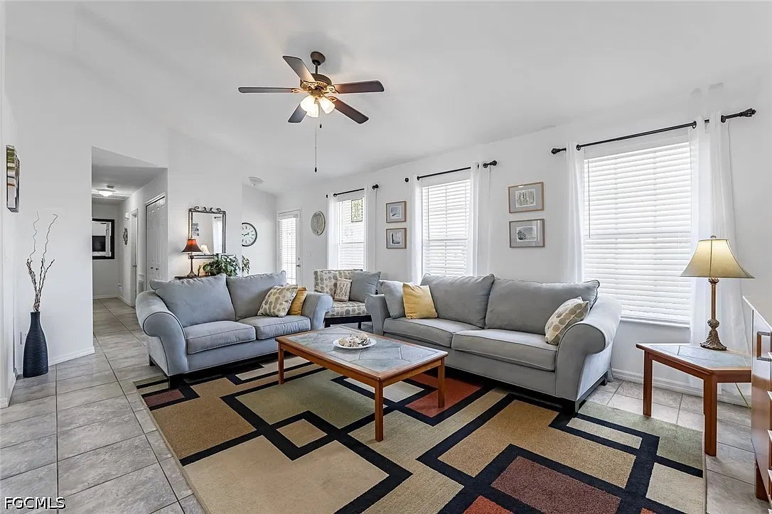 3 bed, 2.0 bath, 1232 sqft, $1,850 — Photo 3