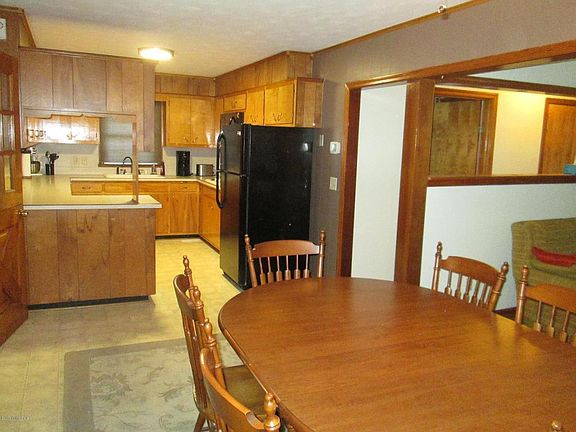 5th image of 151 Bare St
