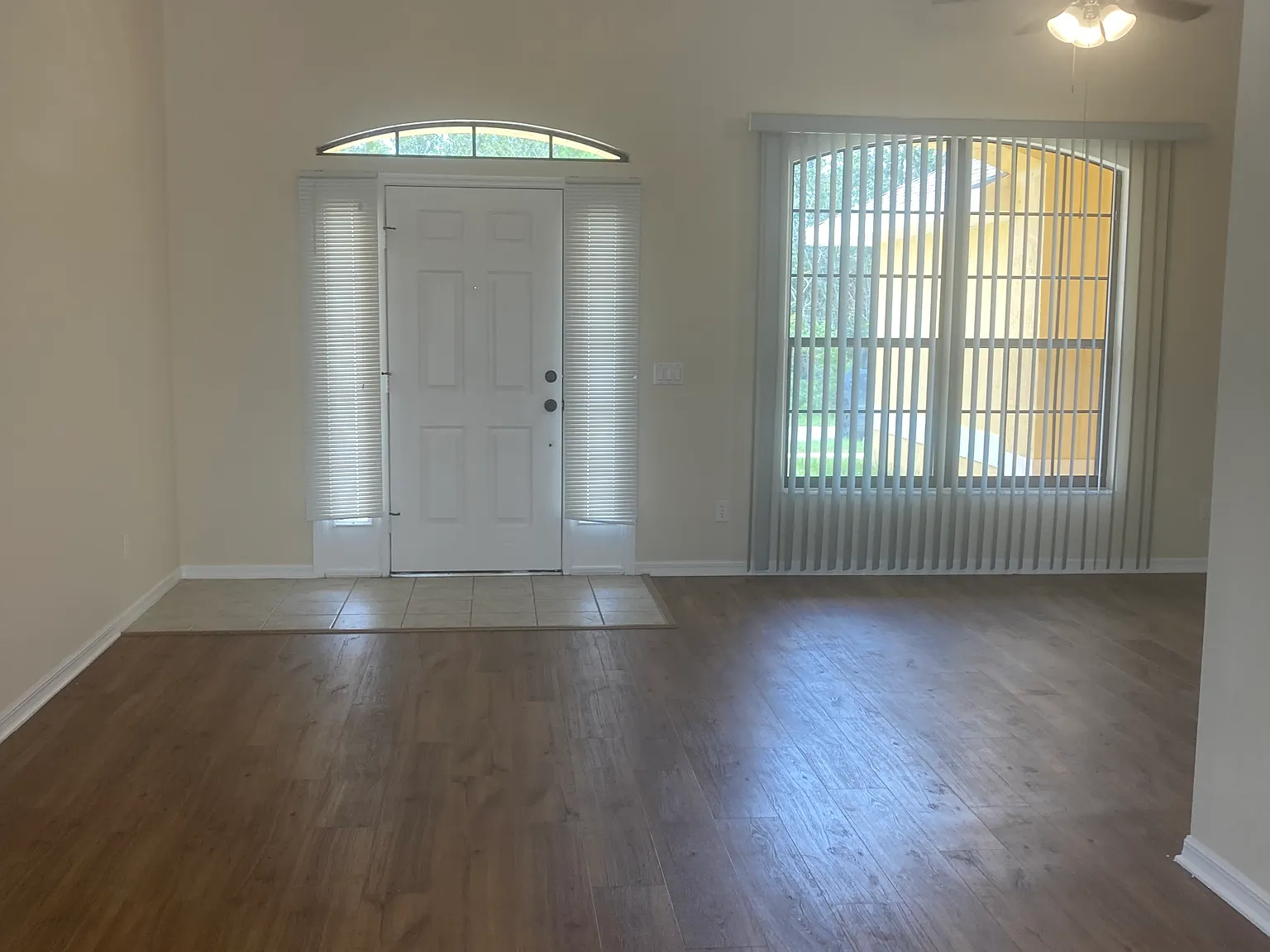 3 bed, 2.0 bath, 2334 sqft, $1,995 — Photo 4